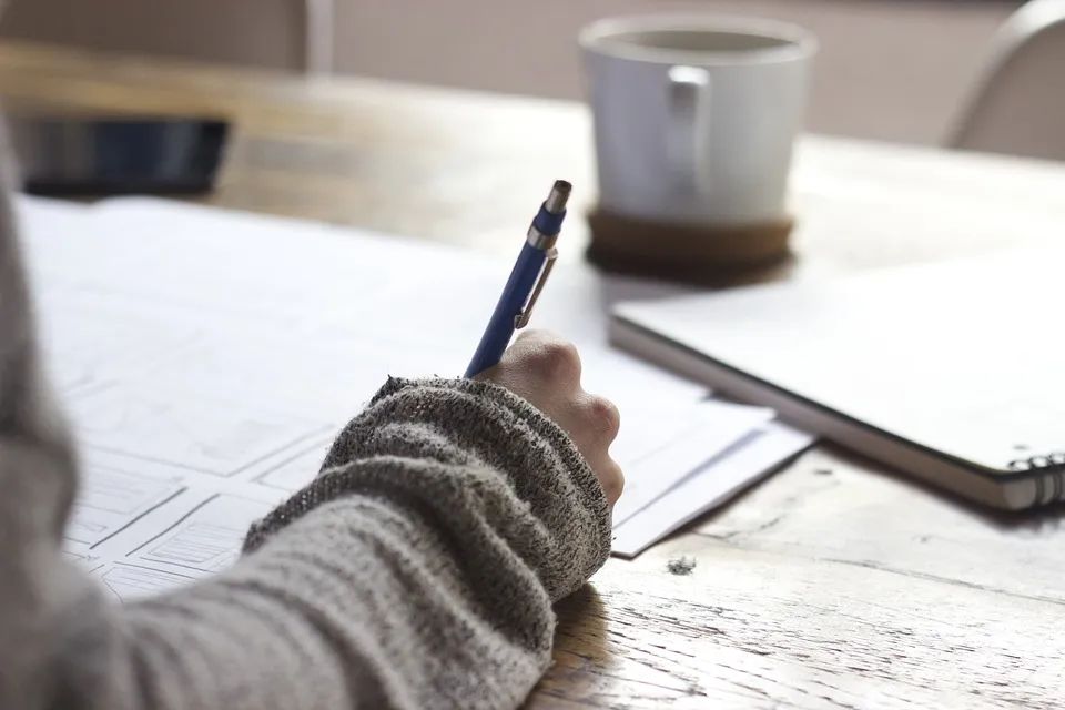 人物通讯范文2000字_人物通讯范文800字_人物通讯范文