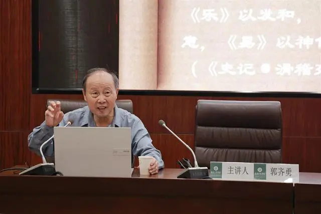 国学学生图片_学生国学_国学学生三字经吟诵