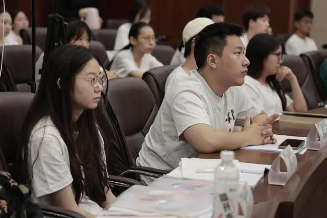 国学学生图片_国学学生三字经吟诵_学生国学