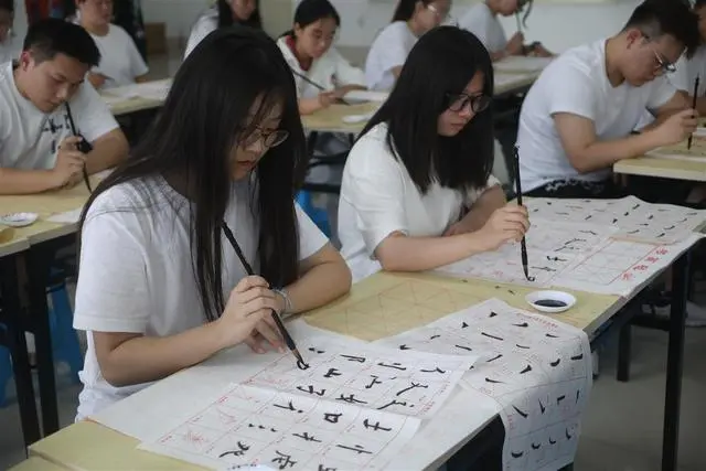 学生国学_国学学生三字经吟诵_国学学生图片