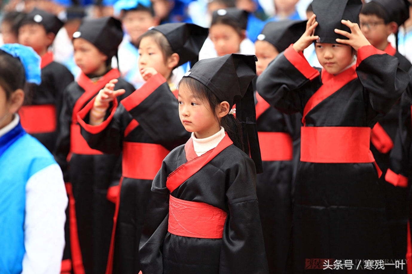 浙江千名学生穿汉服学国学礼仪，是作秀还是传承，你怎么看？