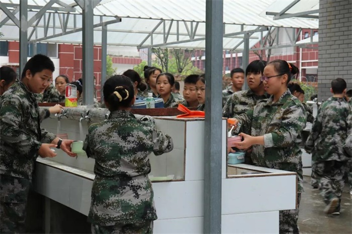 国学操天地玄黄台词_国学操_国学操千字文广播体操