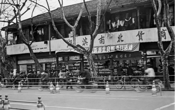 人物断桥历史白堤的故事_断桥的传说人物和历史_白堤和断桥历史人物