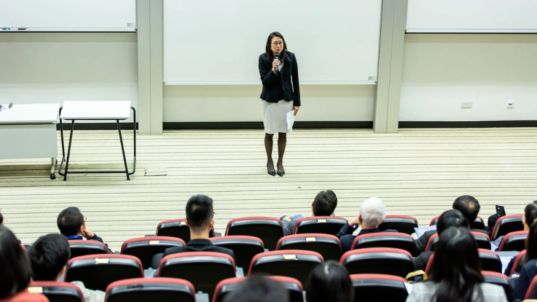 英国学_英国文学史及选读辅学手册_英国哪些学校有内测英语考试