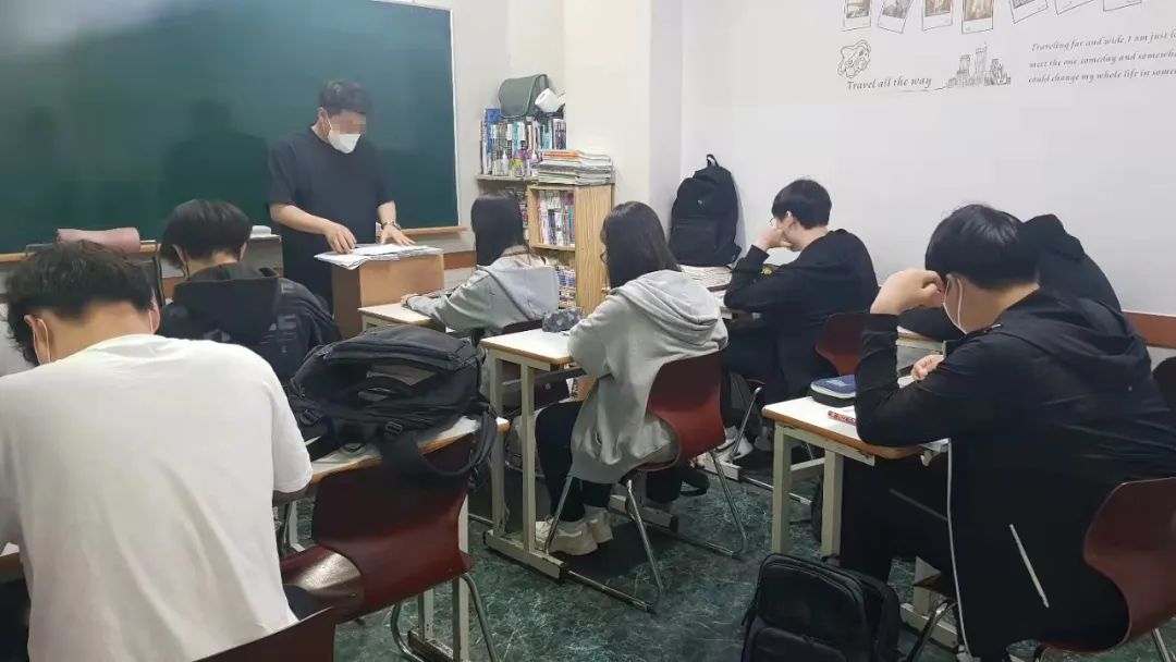 韩国学生_韩国学生累还是日本学生累_韩国学生的校服