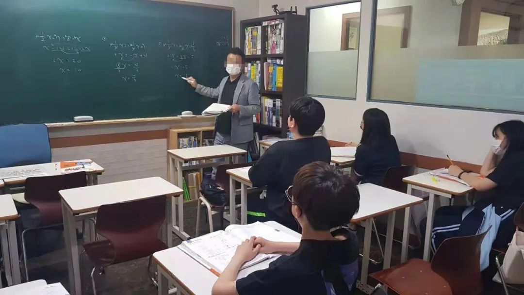 韩国学生的校服_韩国学生_韩国学生累还是日本学生累