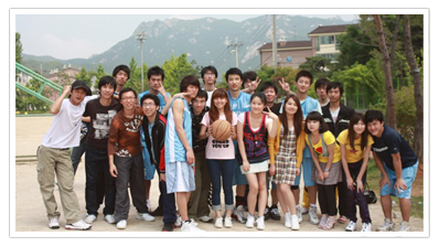 韩国学生累还是日本学生累_韩国学生的校服_韩国学生