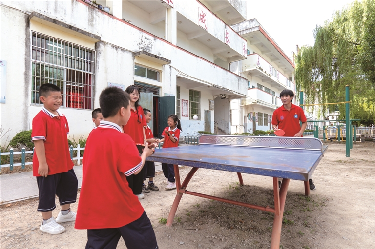 宁德师范学院2000多名学生赴基层开展社会实践活动