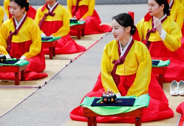 韩国学生发型_韩国学生压力有多大_韩国学生