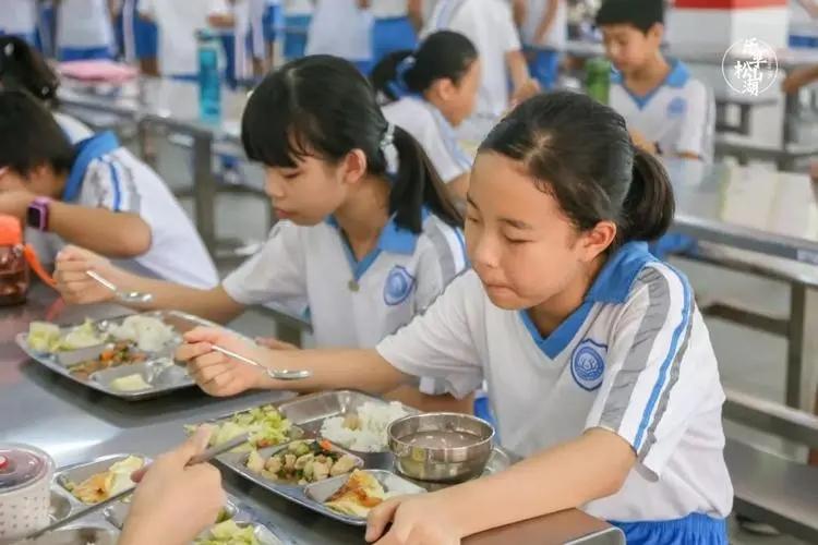 韩国学生_韩国学生发型_韩国学生的校服