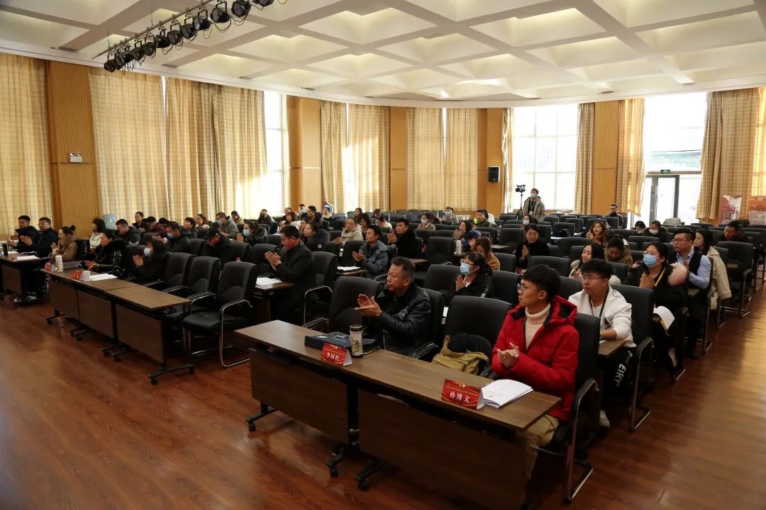 青年社会服务社会首先应做到_青年社会服务照片_青年服务社会