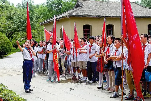 中学生与社会_中学生社会实践内容_中学生社会实践活动登记表