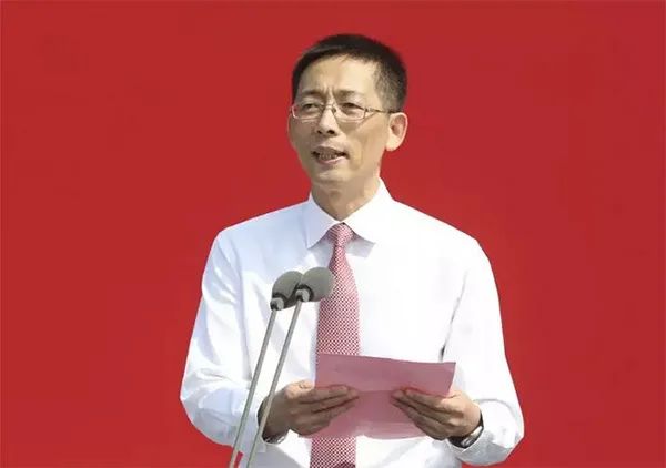 施一公北大演讲：永远不要做一个与社会格格不入的人