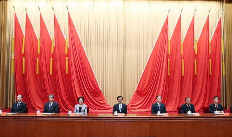 习近平致信祝贺全国青联十三届全委会全国学联二十七大召开