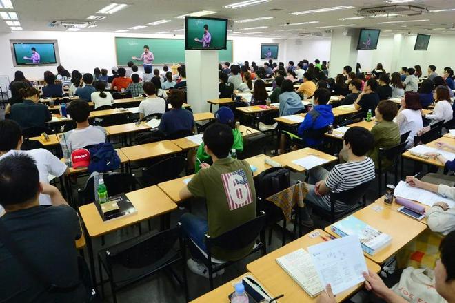 韩国学生的校服_韩国学生压力有多大_韩国学生