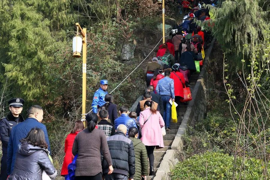 对联中的历史人物_关于历史人物的对联_历史人物对联集锦